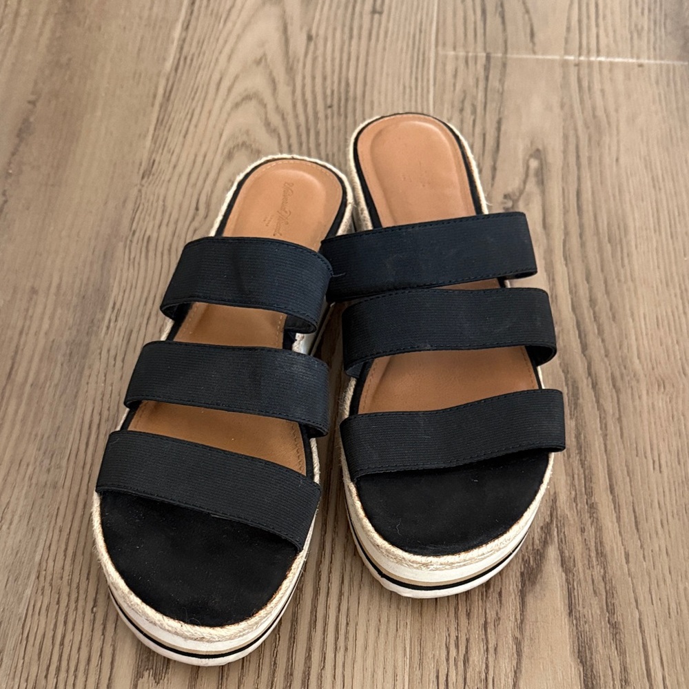 Universal Thread Black Platform Slides - Picture 2 of 5